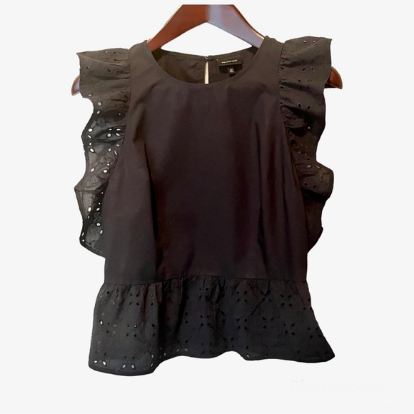 Who What Wear - sleeveless top with eyelet Size Medium. - Picture 4 of 9